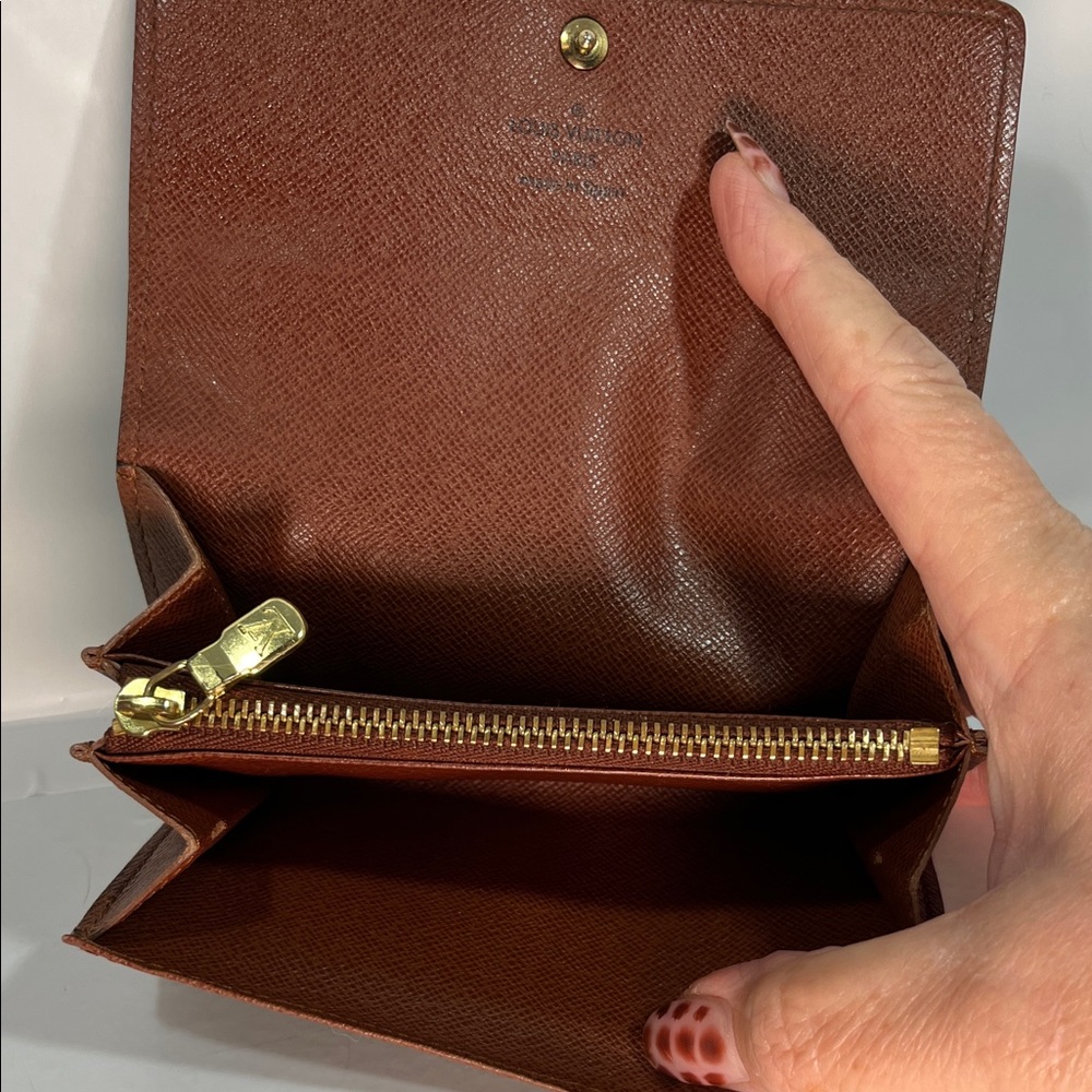 Louis Vuitton Brown and Gold Monogram Clutch - Picture 4 of 6